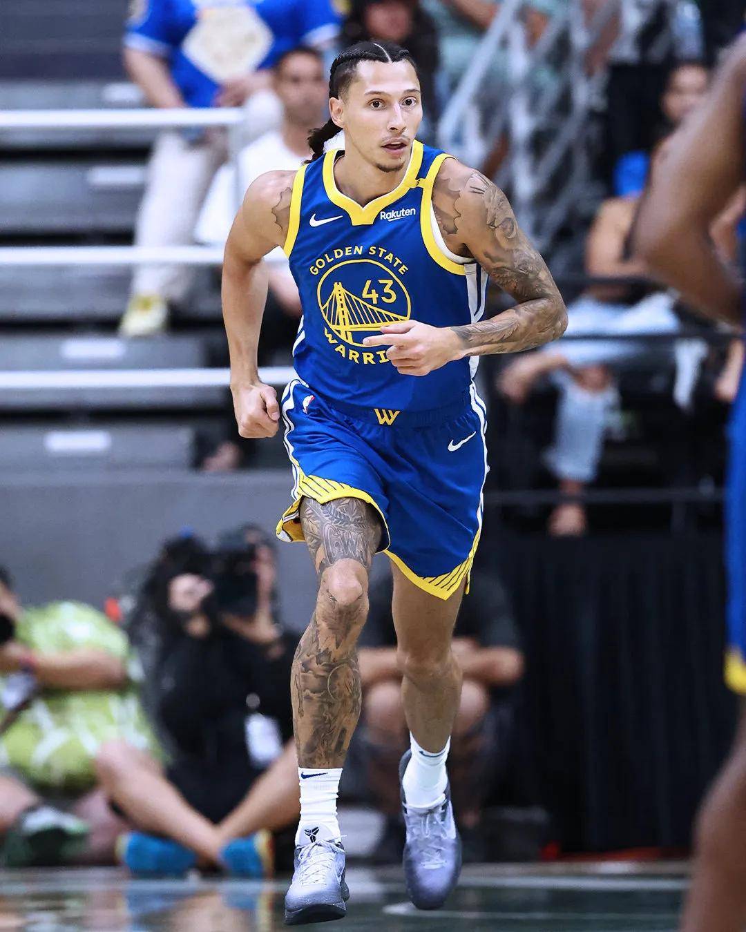 里程碑夜巴塞罗那绝杀压哨，NBA季后赛关键时刻刷纪录，质疑声仍在，球队文化再被提及的简单介绍